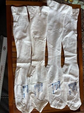 Covidien TED Anti Embolism Stockings Medium 2 Pair